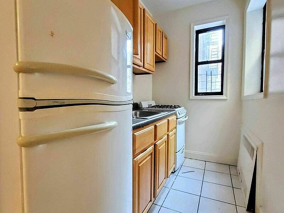 5th image of 590 Ocean Ave #B1