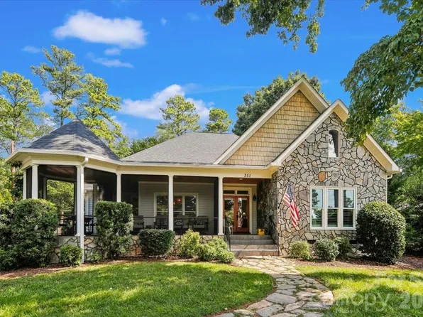 351 Catalina Dr, Mooresville, NC 28117