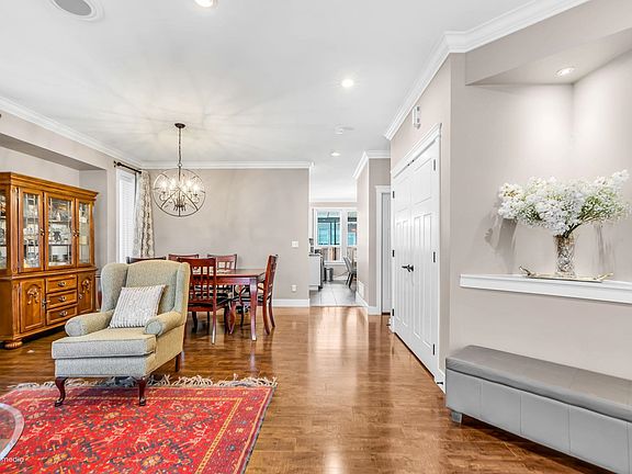 4th image of 6082 145a St