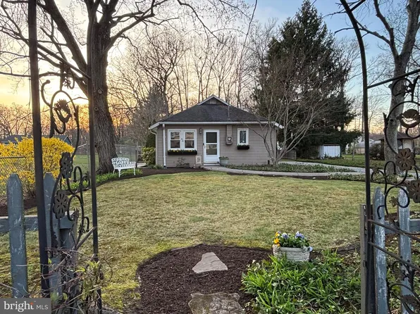 44 Fairlawn Ave, Hamilton, NJ 08619