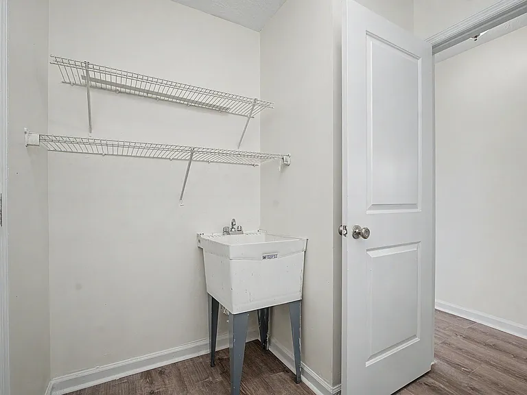 7973 Seabury Ct — Photo 32