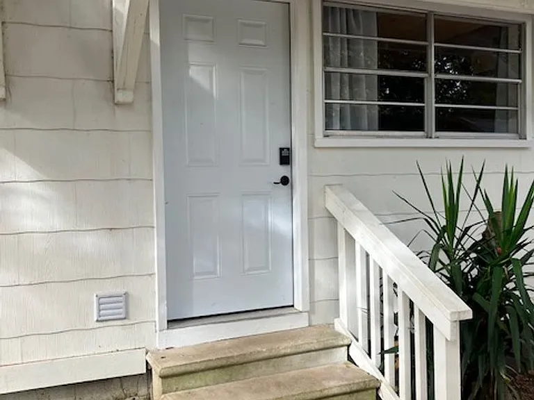 1321 Kings Dr — Photo 1