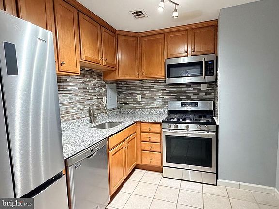 2nd image of 10570 Main St APT 404