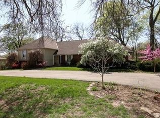 7120 Antioch Rd, Merriam, KS 66204