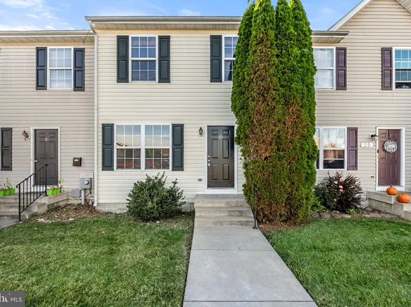 25 Currituck Ct, Bunker Hill, WV 25413