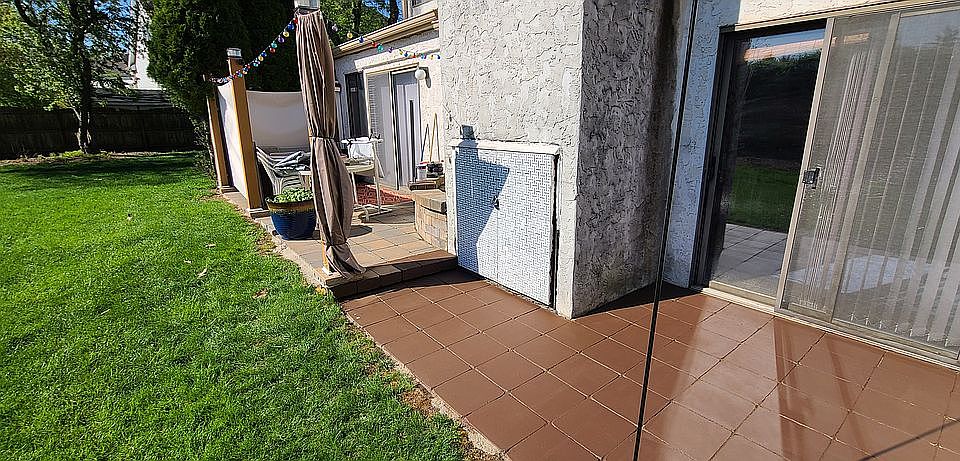 2nd image of 46 Park Gate Dr