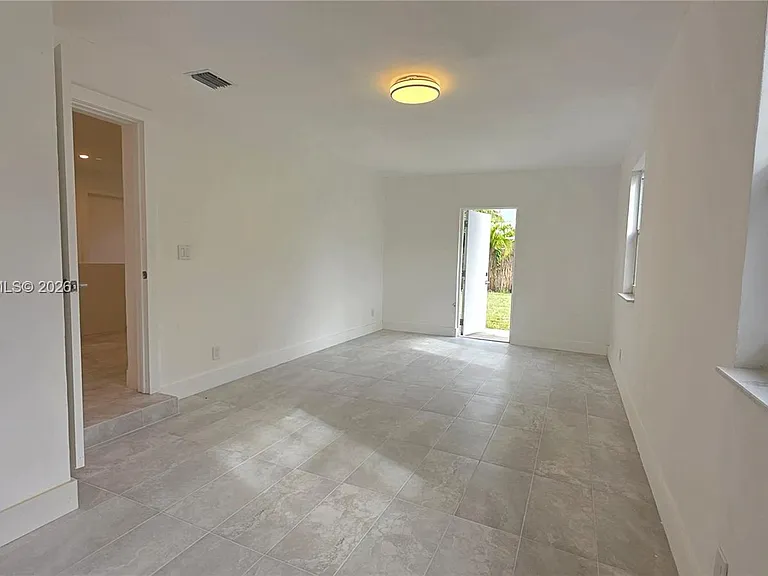 1700 N Cypress Rd — Photo 8