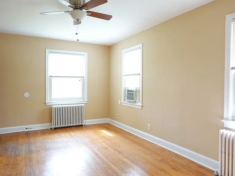 8210 Greenwood Ave — Photo 26