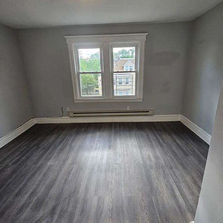 Building Photo 4
