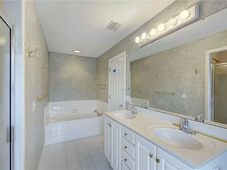 112 Newfield St — Photo 17