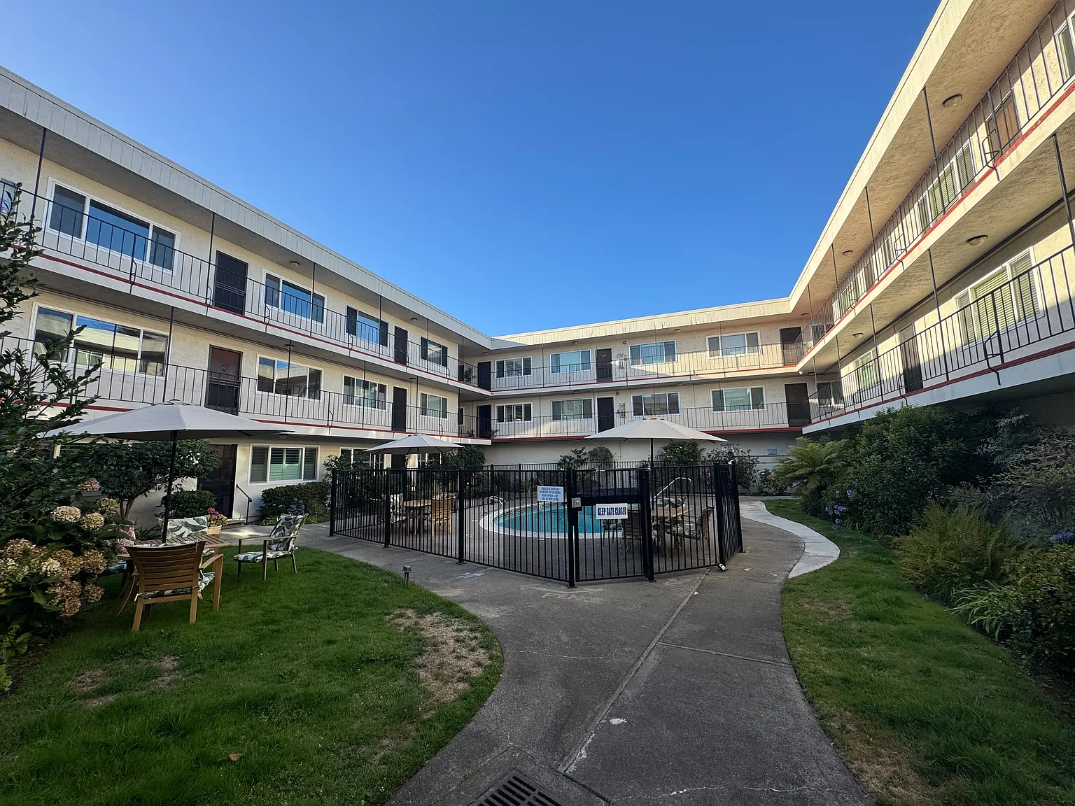 2 bed, 1060 sqft, $3,400 — Photo 2