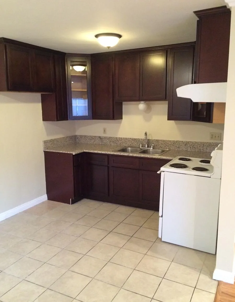 2 bed, 1000 sqft, $2,380 — Photo 3