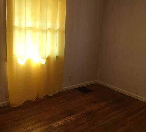 2nd image of 2936 Brownlee Ave