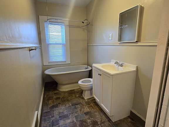 5th image of 120 Richmond Ave APT 2