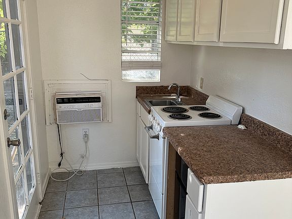 5th image of 1278 N Delno Ave