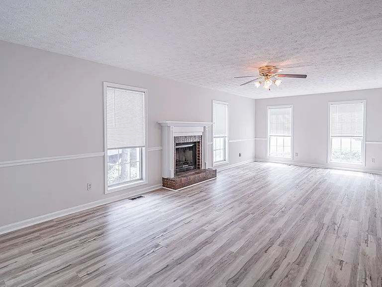 2402 Betsy Ct SW — Photo 14