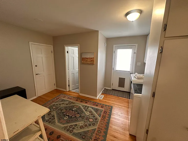 611 N Delavan Ave — Photo 17