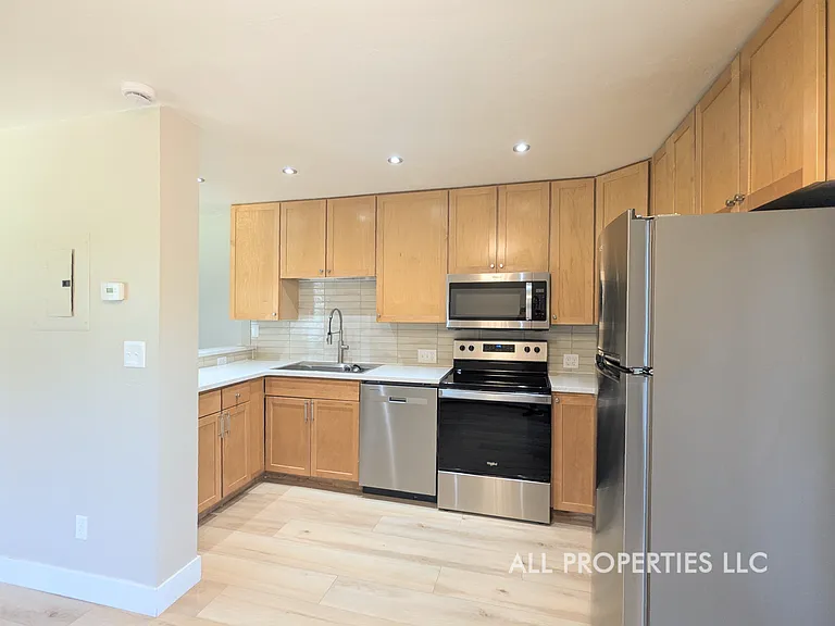 200 N Sherman St #9 — Photo 10
