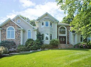 12 Beaver Pond Ct, Stony Pt, NY 10980