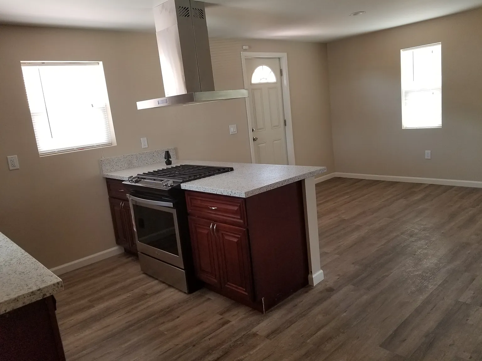 2 bed, 1000 sqft, $2,690 — Photo 2