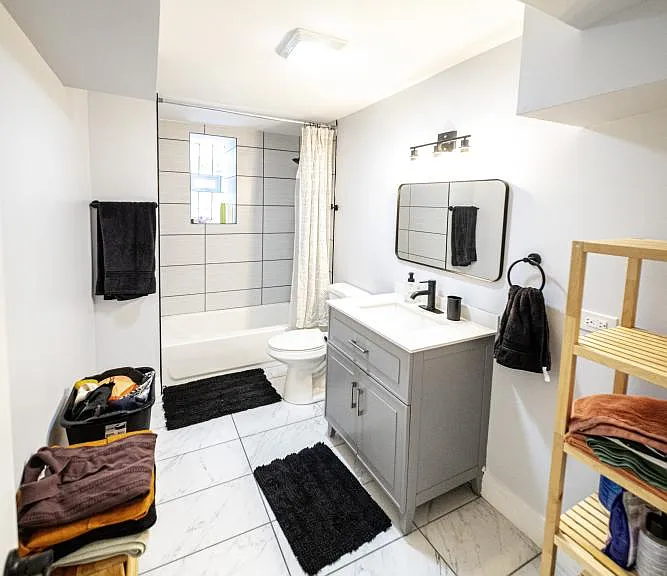 930 N Richmond St #1R — Photo 8