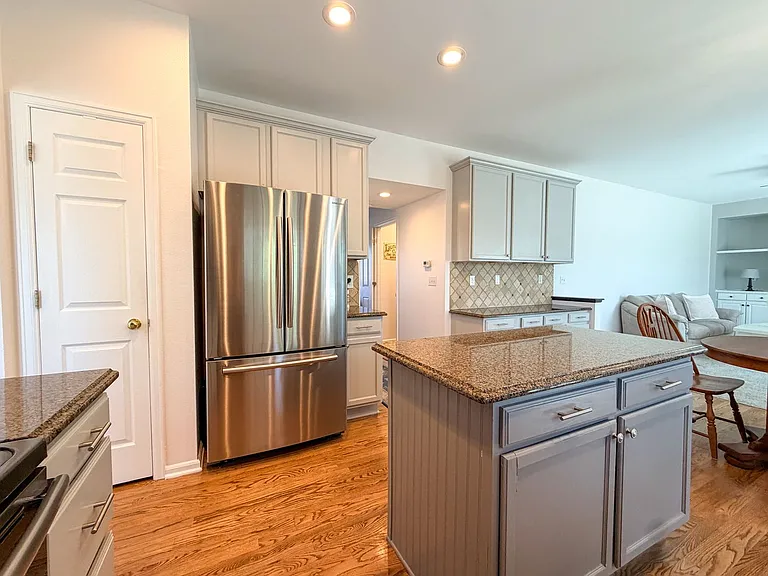 9794 Newcastle Dr — Photo 16