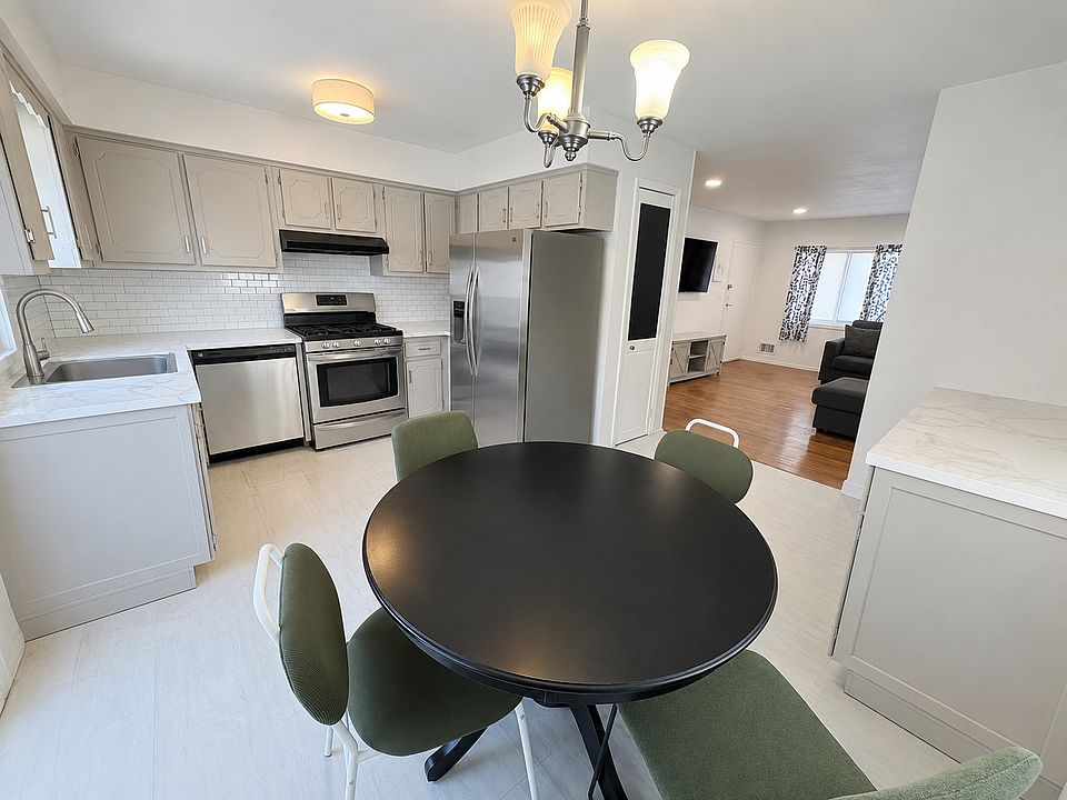 1st image of 91 Thornycroft Ave #1