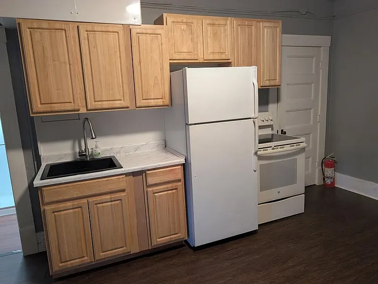 35 Central St #3 — Photo 5