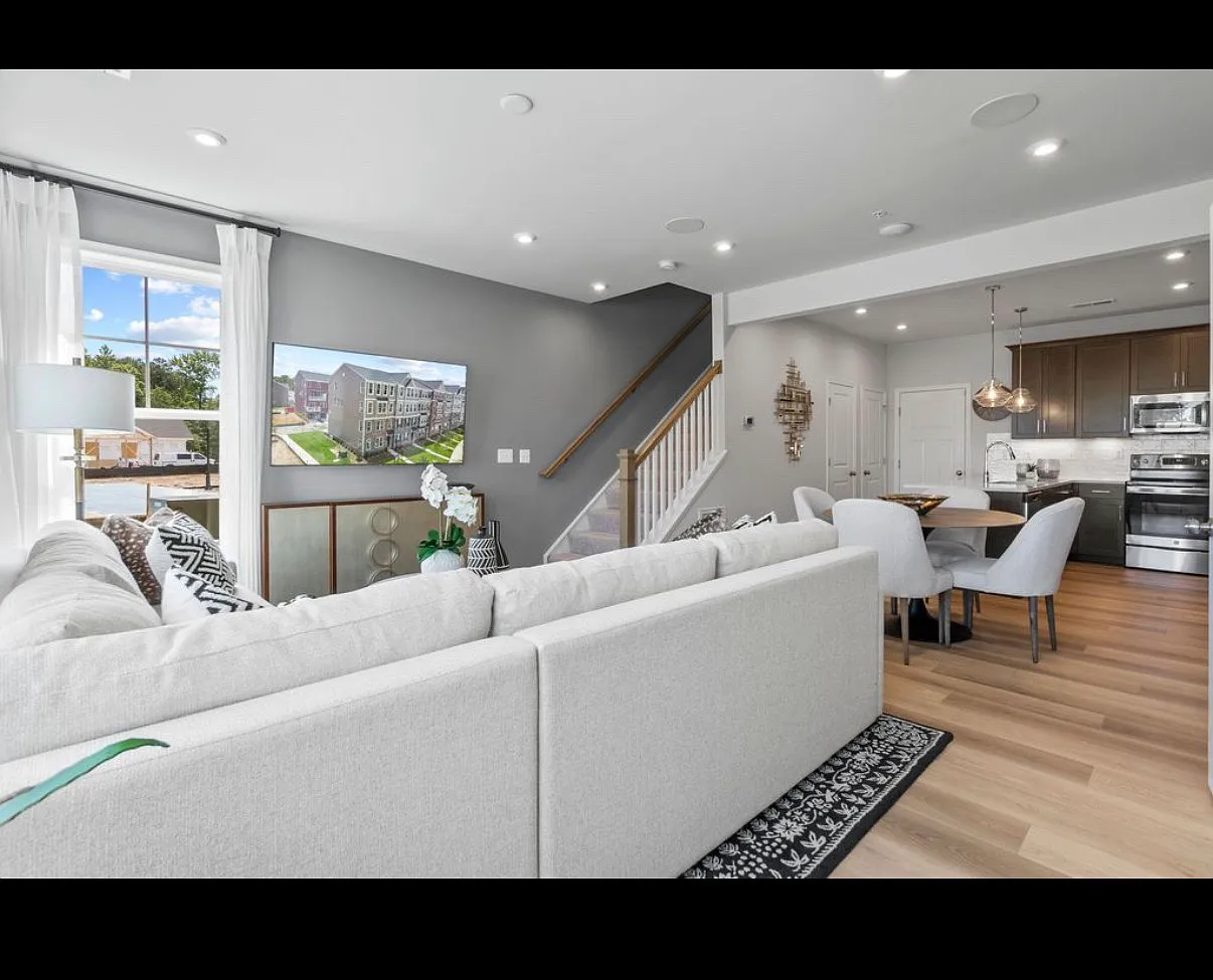 2 bed, 2.5 bath, 1573 sqft, $2,400 — Photo 4