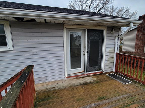 3rd image of 111 Pinewood Ave