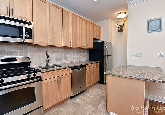 3rd image of 867 W 181st St APT 3E