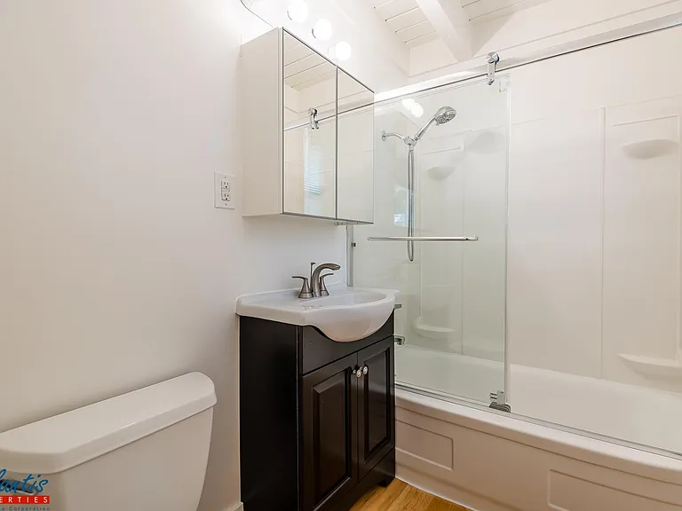 601 Middle Rd #8 — Photo 8