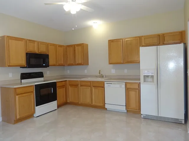 4 bed, 2.5 bath, 2562 sqft, $2,700 — Photo 2