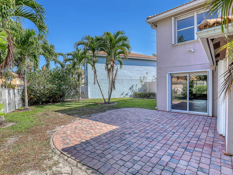 3464 Commodore Ct — Photo 9