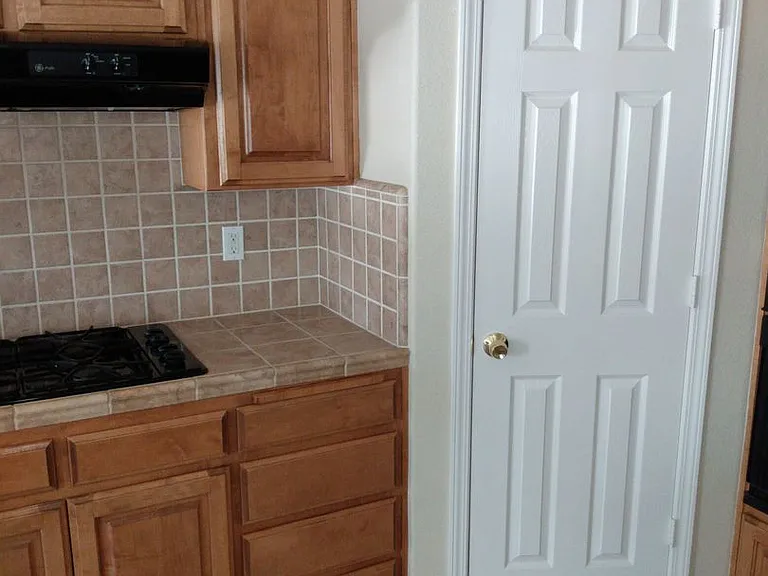 883 W Julia Way — Photo 3