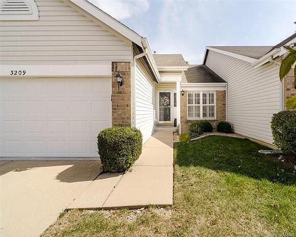 1st image of 3209 Country Hollow Dr