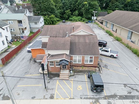 3rd image of 154 E Main St