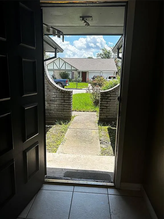 3 bed, 1428 sqft, $1,700 — Photo 2