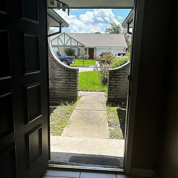 20019 Rustlewood Dr — Photo 2