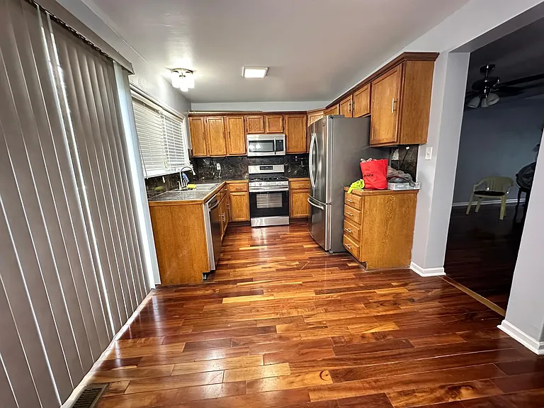 419 Providence Ct — Photo 3
