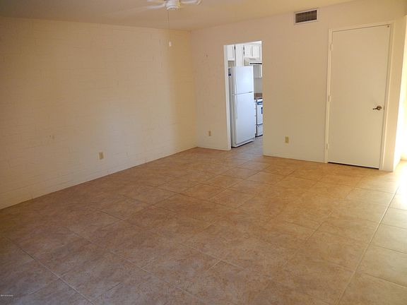 4th image of 906 S Clara Vista Cir