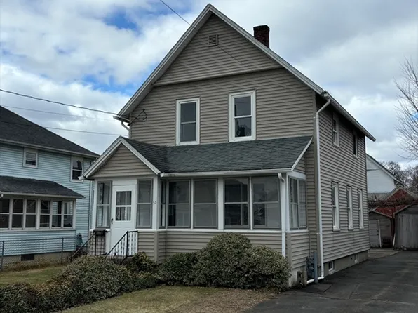 33 Hampshire St, Ludlow, MA 01056