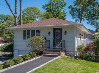 359 Woodlawn Ave, Ronkonkoma, NY 11779
