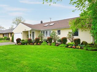 11 Saddle Rock Rd, Valley Stream, NY 11581