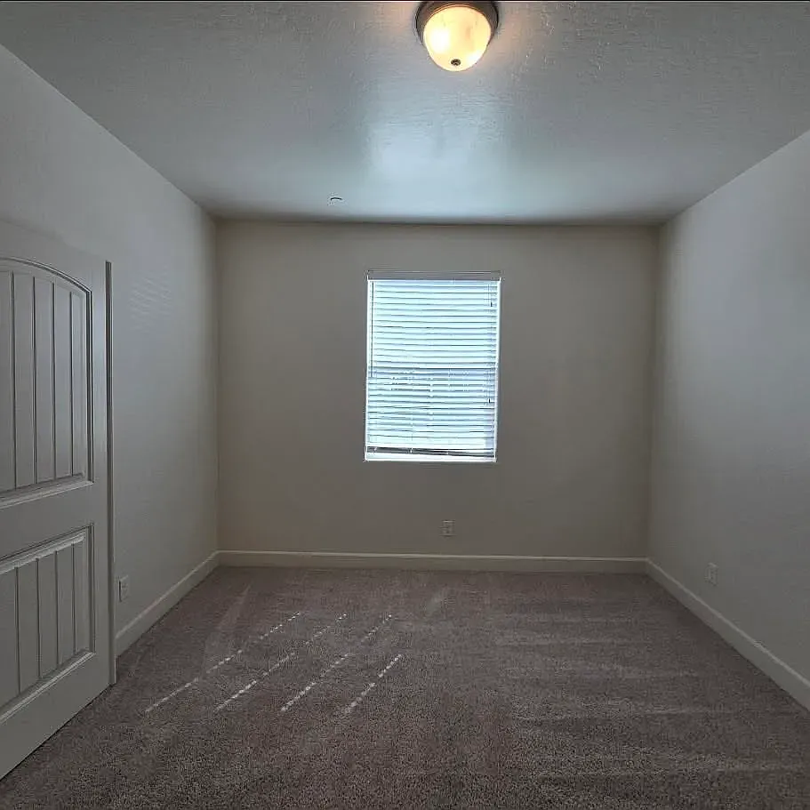 4 bed, 1894 sqft, $2,650 — Photo 4