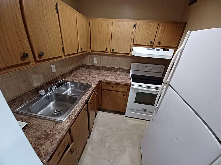 1830 Maravilla Ave #212 — Photo 19