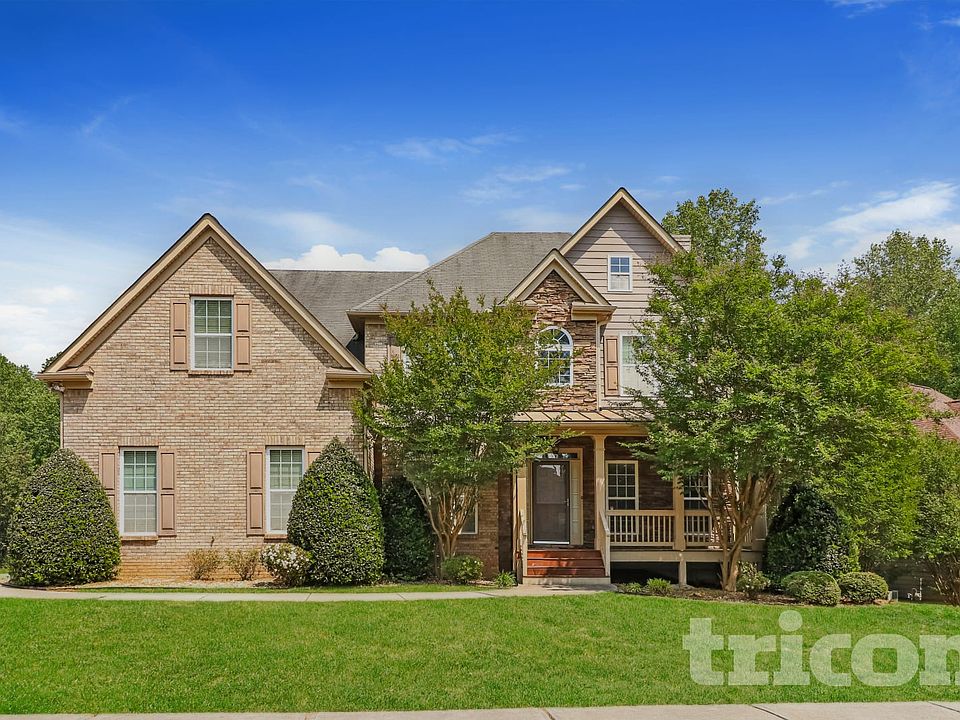 1st image of 18 Parklin Trl