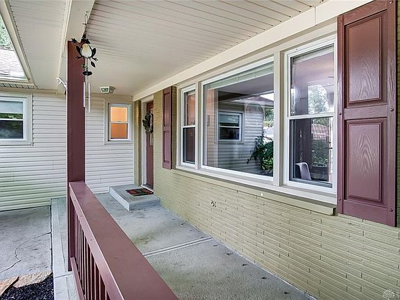 4th image of 1111 Hillcrest Dr