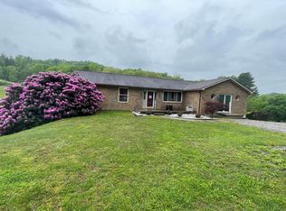 881 Maple Fork Rd, Mount Hope, WV 25880