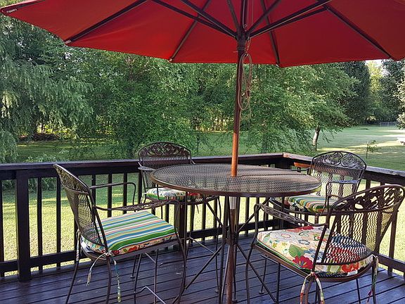 Deck
						:
						Deck is great for entertaining guests! Outdoor furniture stays with the house!